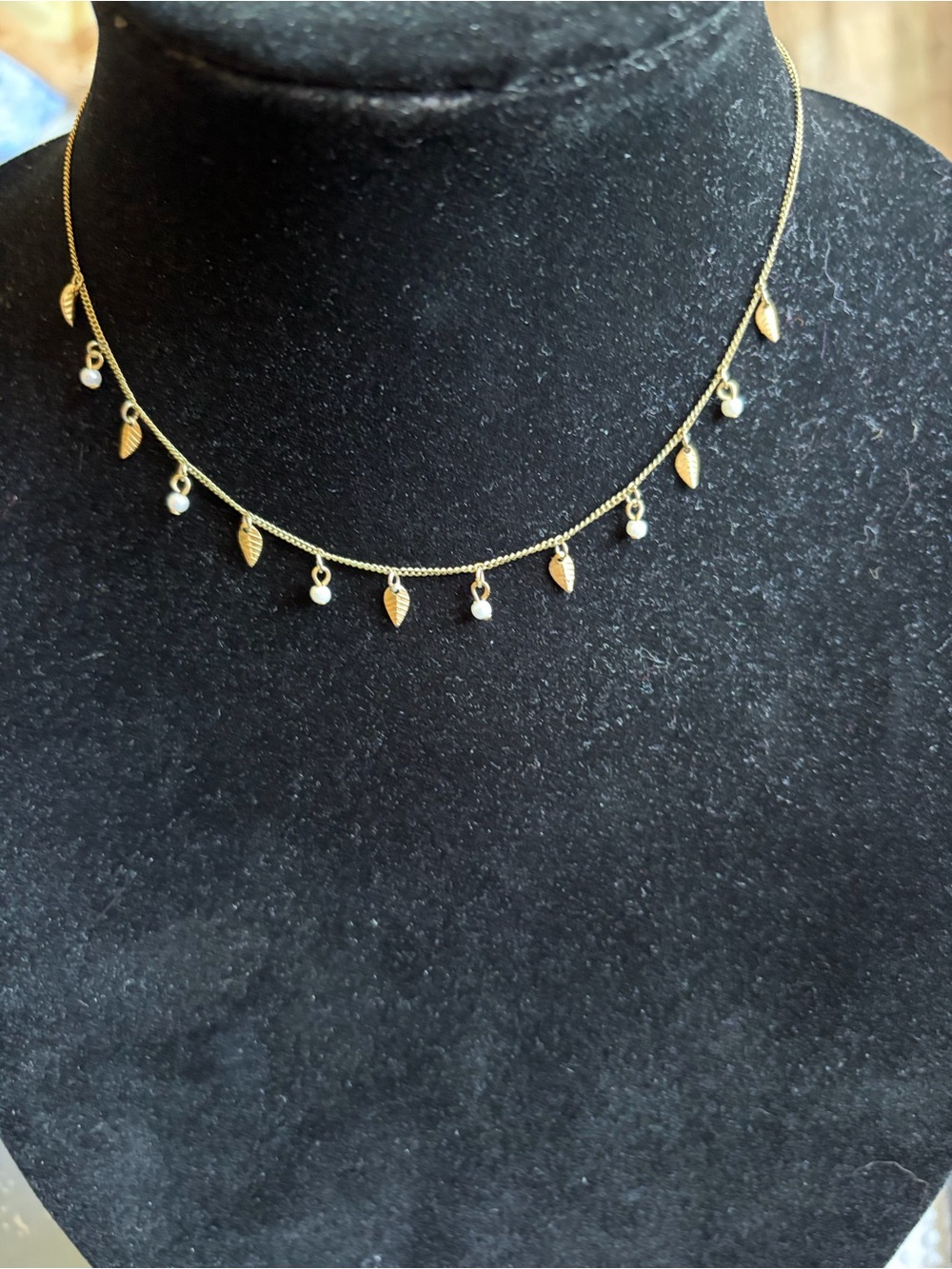 Delicate Gold Tone Leaf & Faux Pearl Choker Necklace